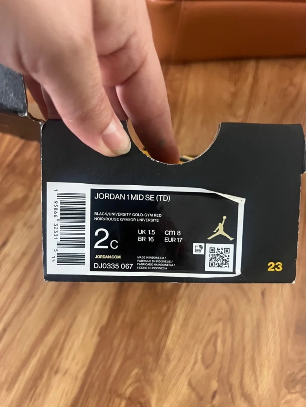 Nike laces sneakers